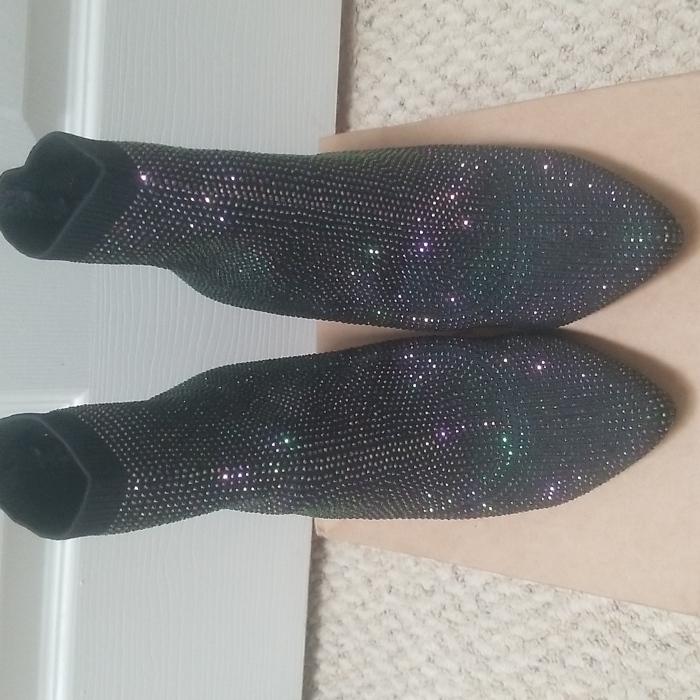Wild Pair's Baybe booties Size 6